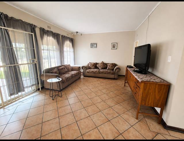 3 BEDROOM HOUSE FOR SALE IN VANDERBIJLPARK SE 3